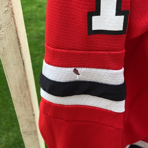 Rebok Chicago Blackhawks Toews Jersey Used - Picture 6 of 14